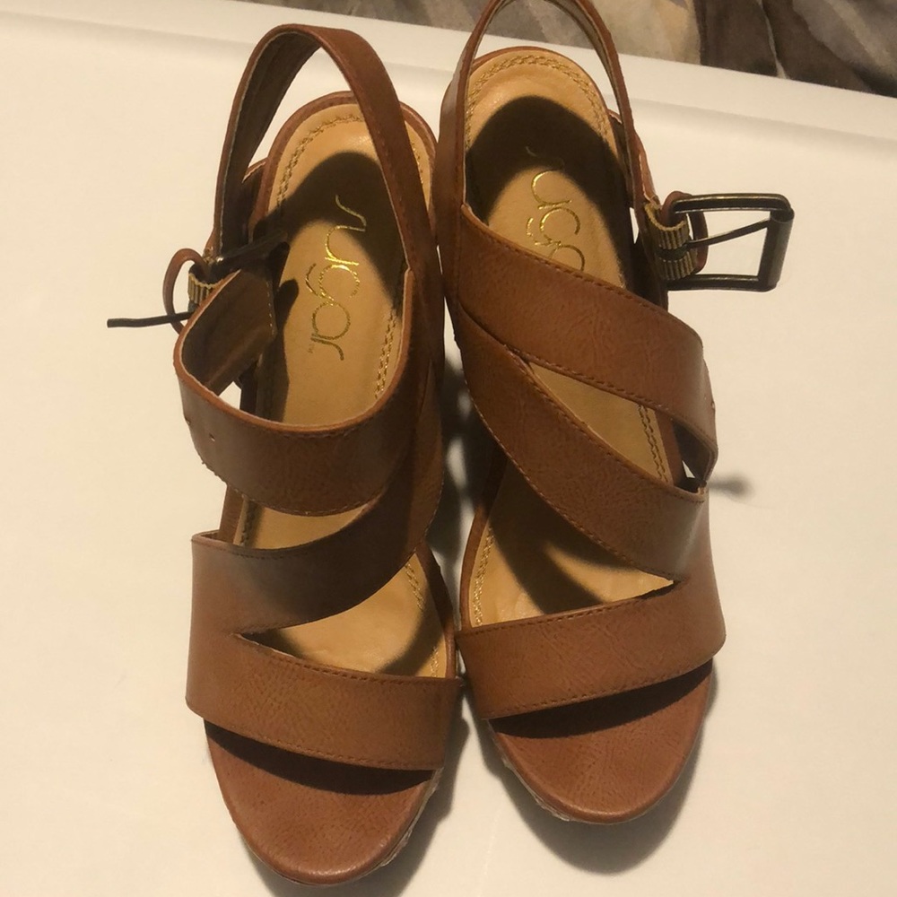 Floral tan wedges